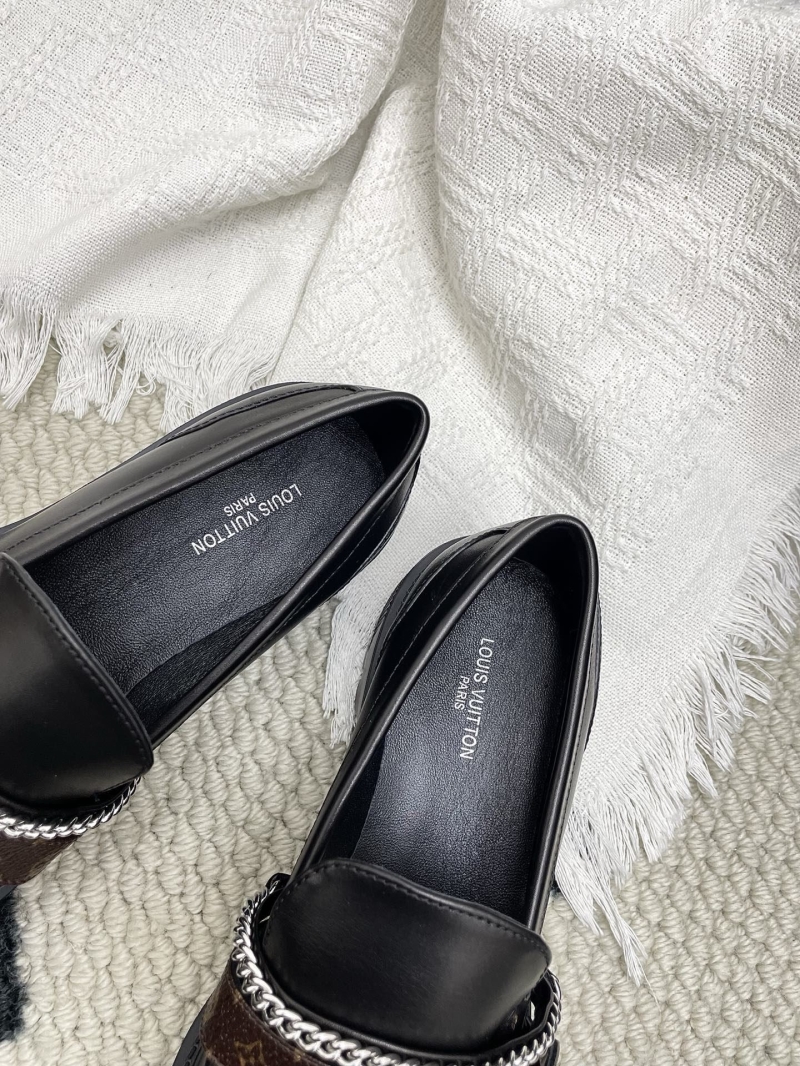 l0vis Vvtt0n loafers